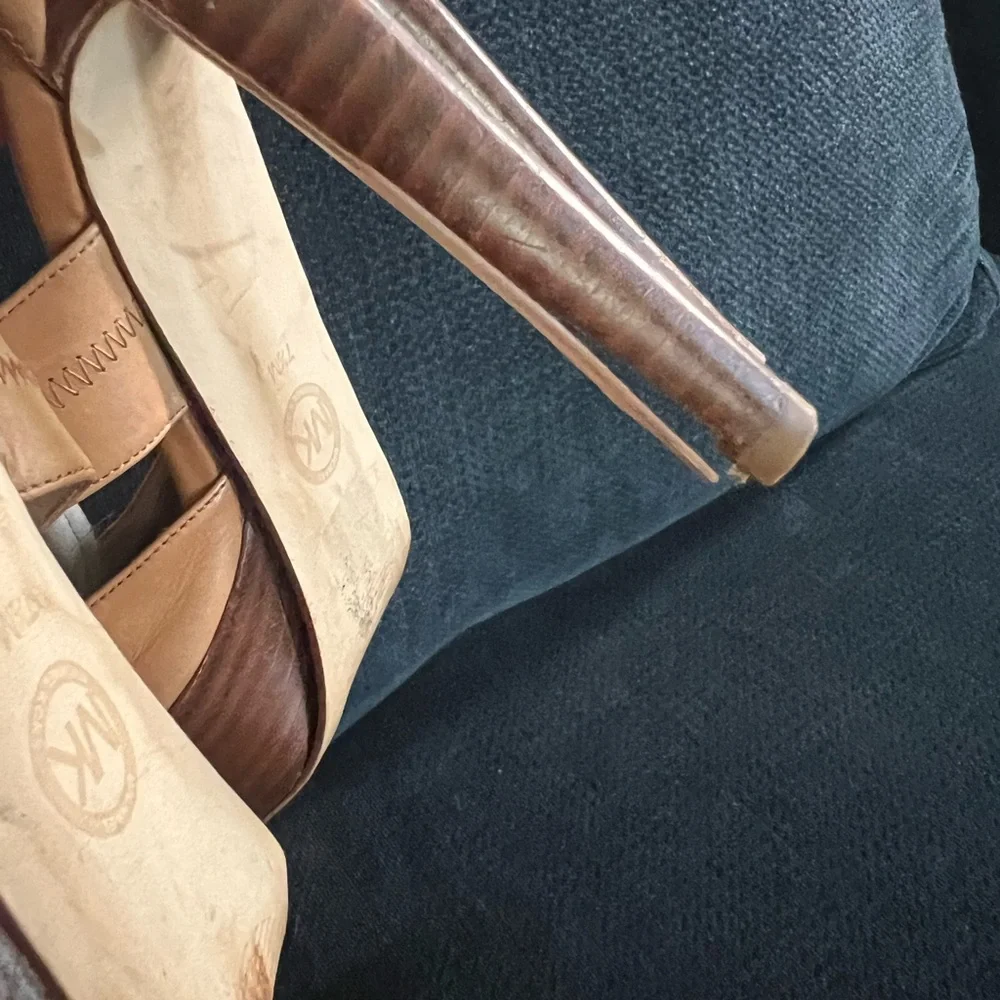 MICHAEL‎ KORS STORE BERKLEY PLATFORM